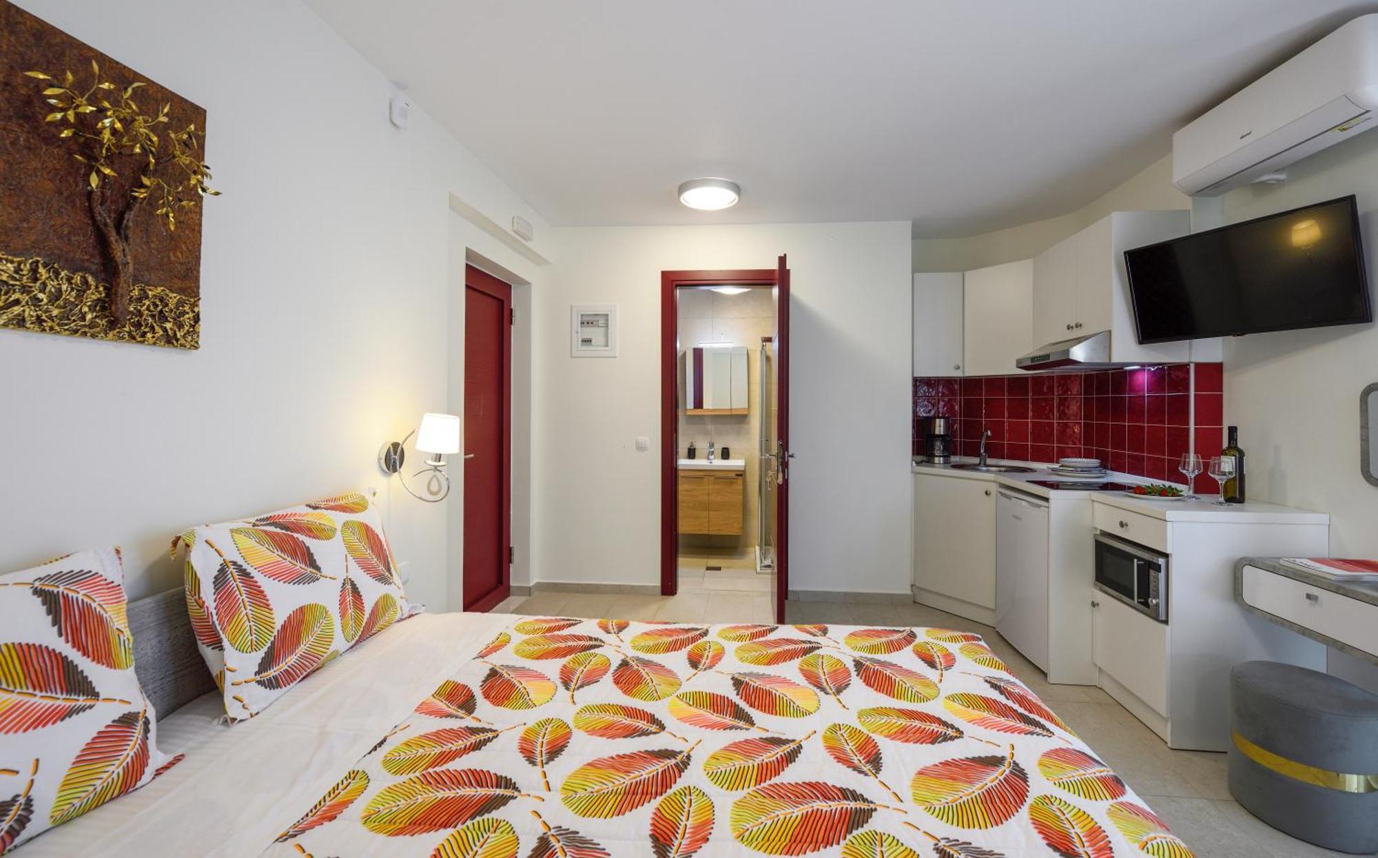 Elpiniki Luxury Rooms Nea Poteidaia Exterior photo