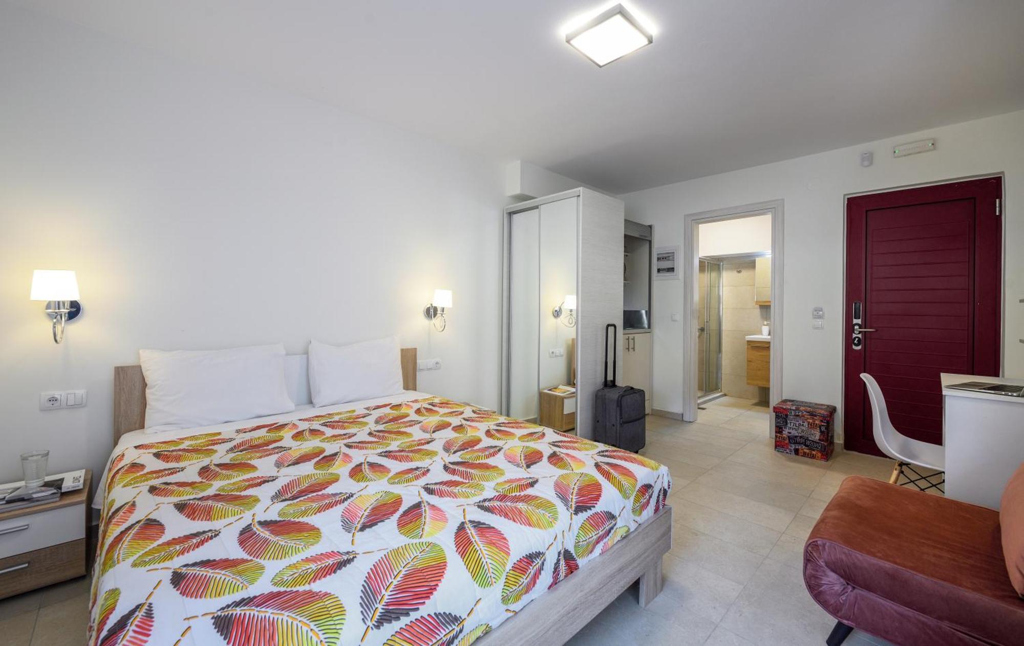 Elpiniki Luxury Rooms Nea Poteidaia Exterior photo
