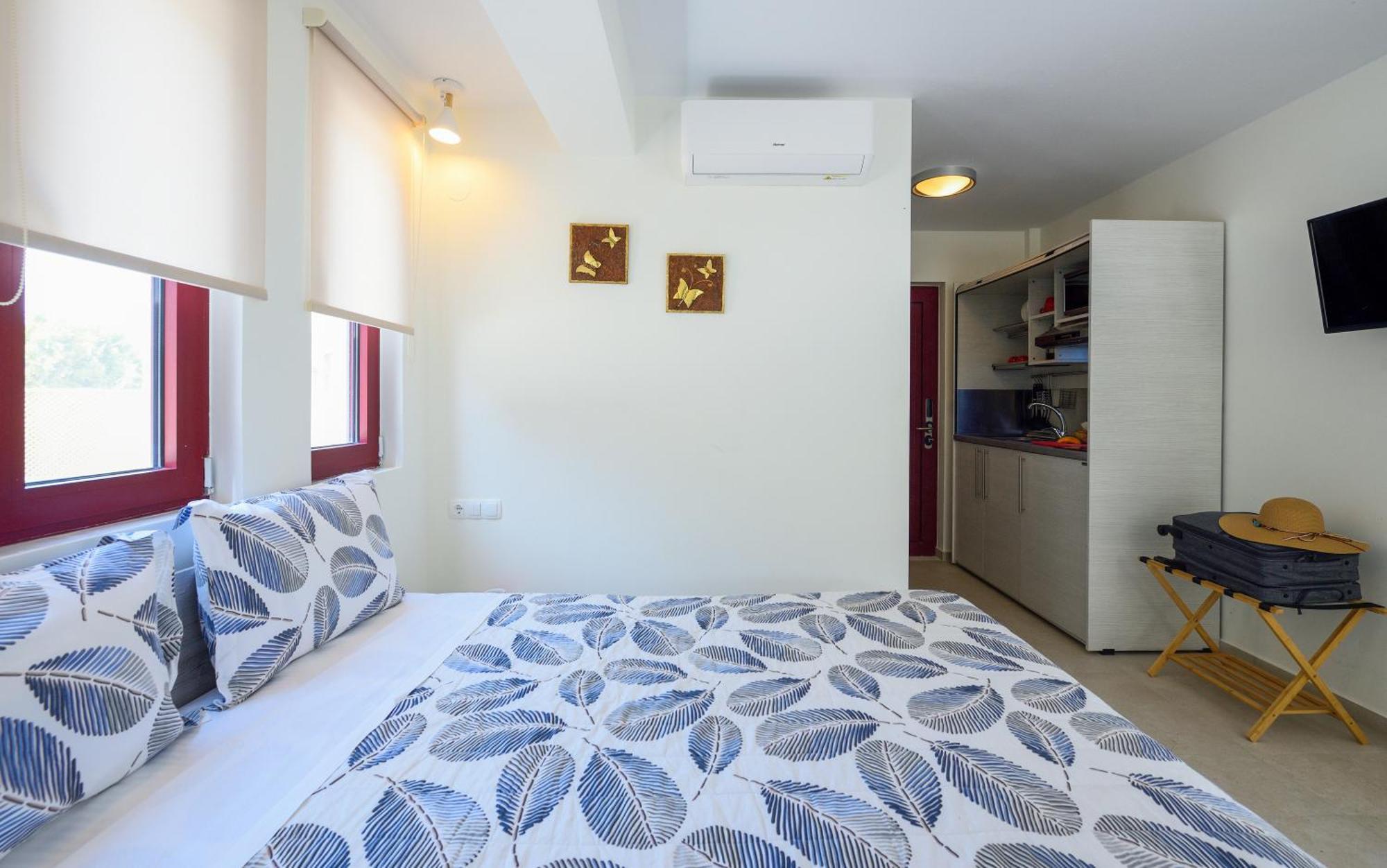 Elpiniki Luxury Rooms Nea Poteidaia Exterior photo