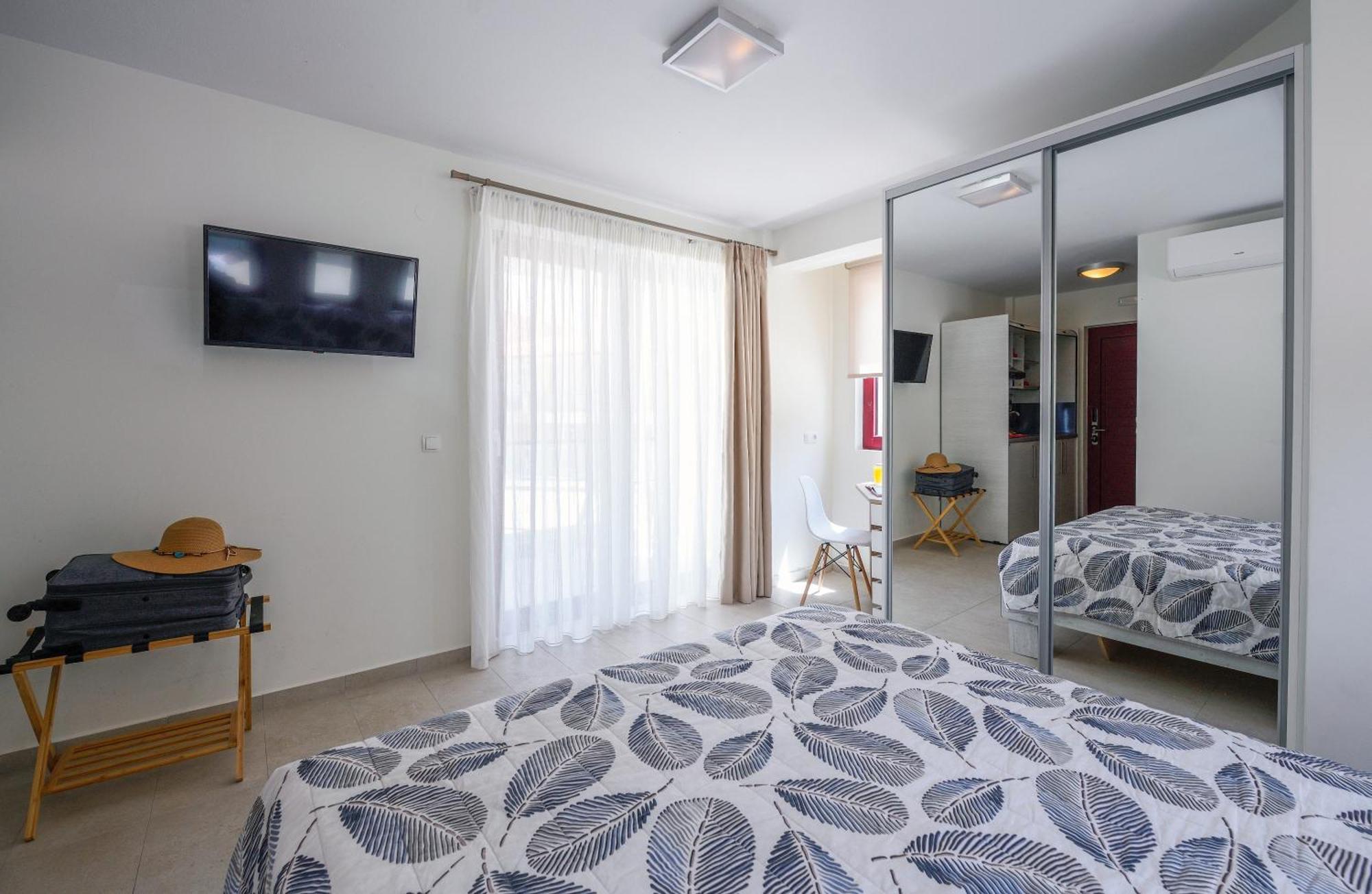 Elpiniki Luxury Rooms Nea Poteidaia Exterior photo