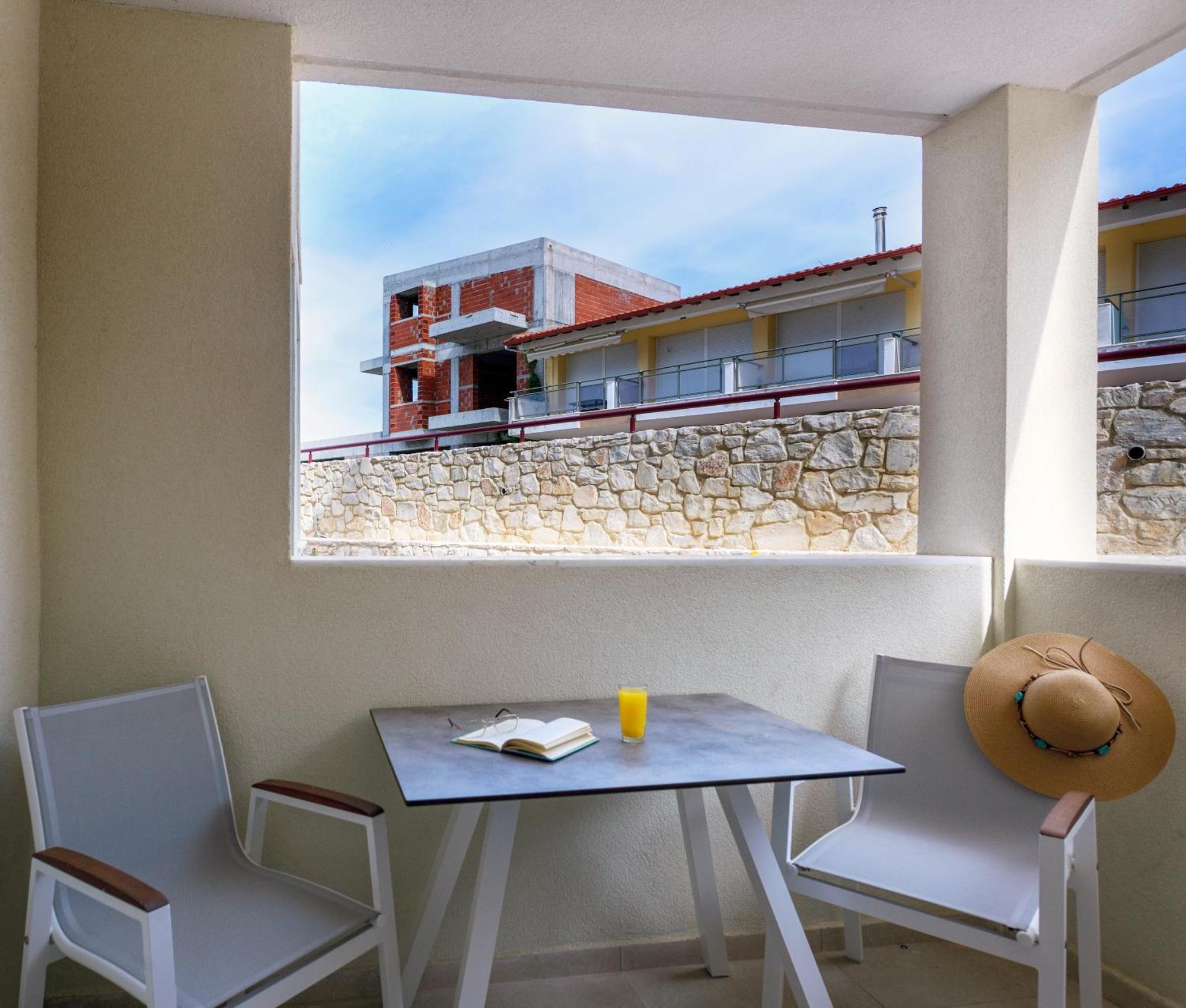 Elpiniki Luxury Rooms Nea Poteidaia Exterior photo